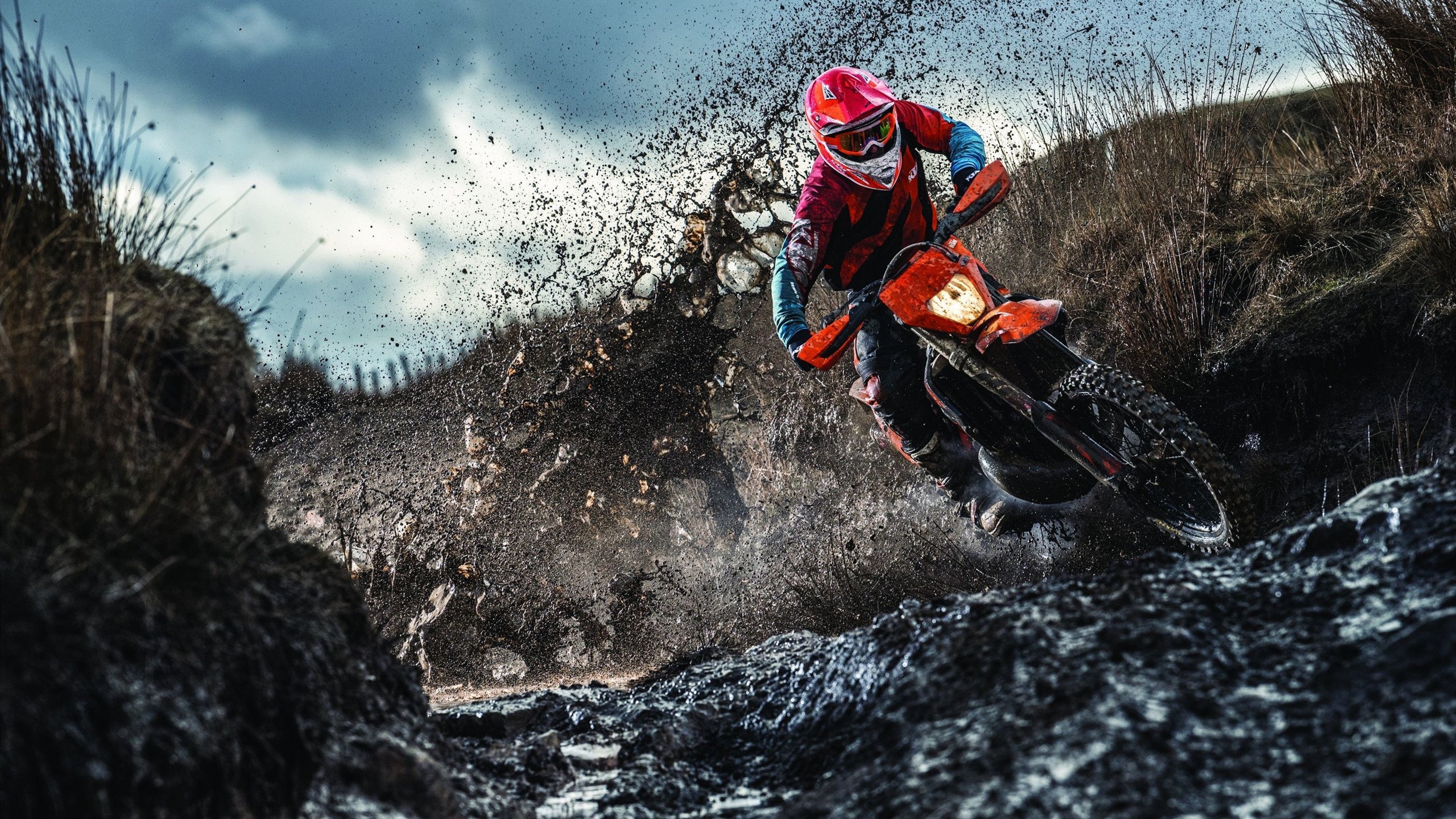 “金牛区城北体育馆:运动舞蹈赛场精彩连连,舞者们挑战节奏与力量极限”