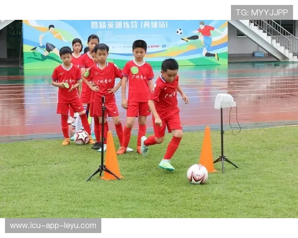 足球学院完善青训守门员的专项训练营与选拔对接，守门员训练计划