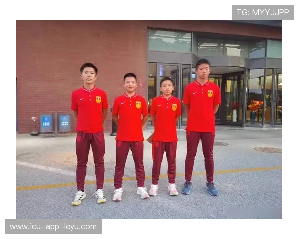 球员与青训营学员互动活动激发更多少儿参与